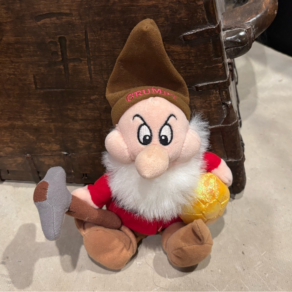 Snow White and Seven Dwarfs 8” GRUMPY with Sparkling Yellow Jewel - Picture 2 of 4